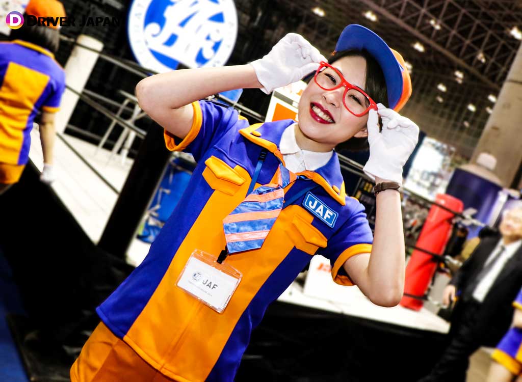 【日本自動車連盟（JAF）ブースのコンパニオンさん