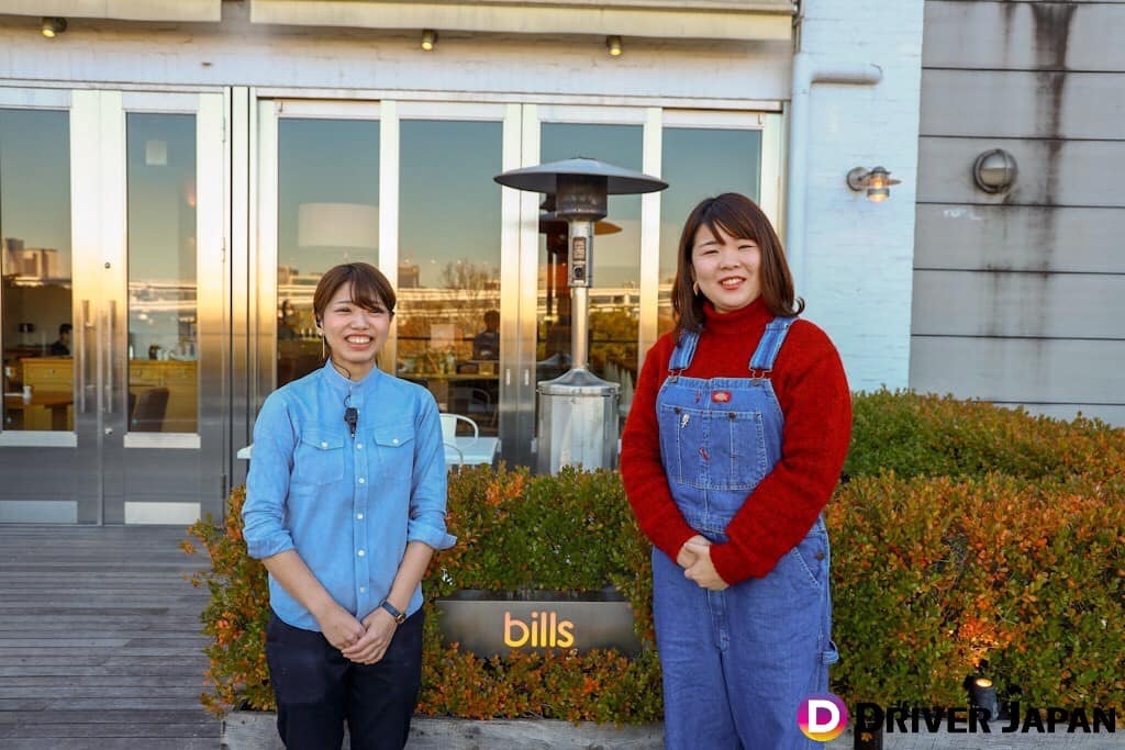 billsの店員さんとお写真を撮るあっこ