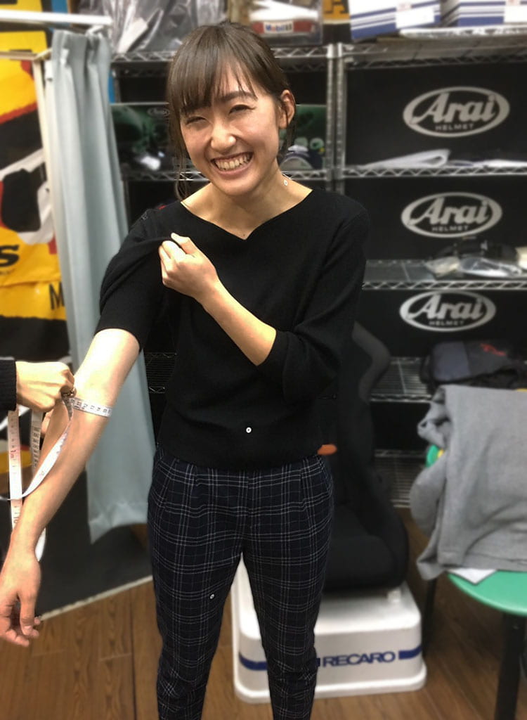 採寸中の池島実紅ちゃん②