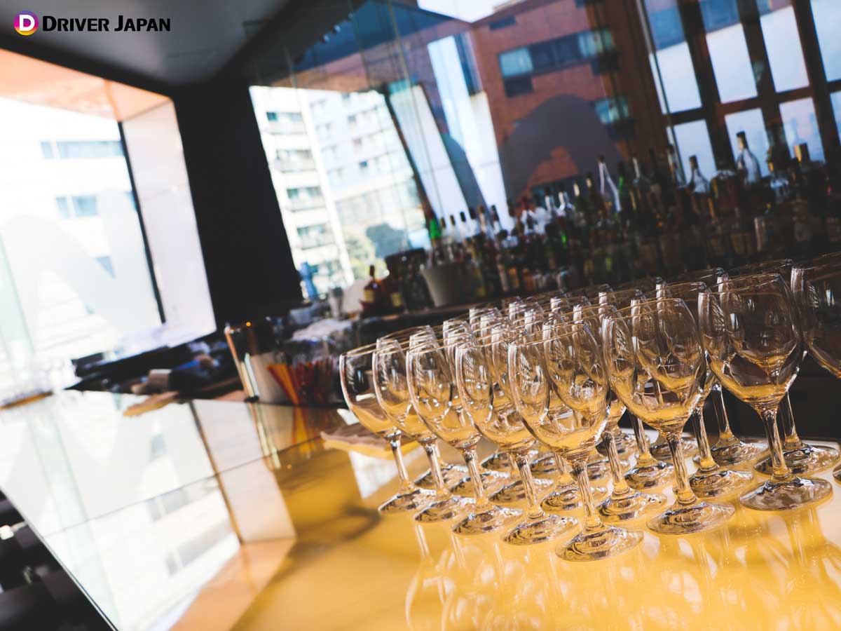 UP STAIRSのbarカウンタ