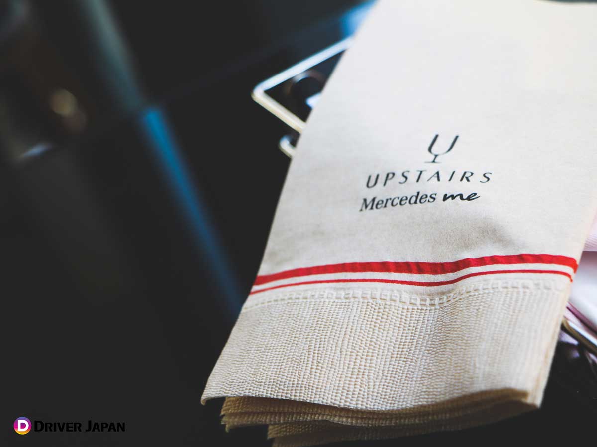 UP STAIRSのロゴの入ったナプキン