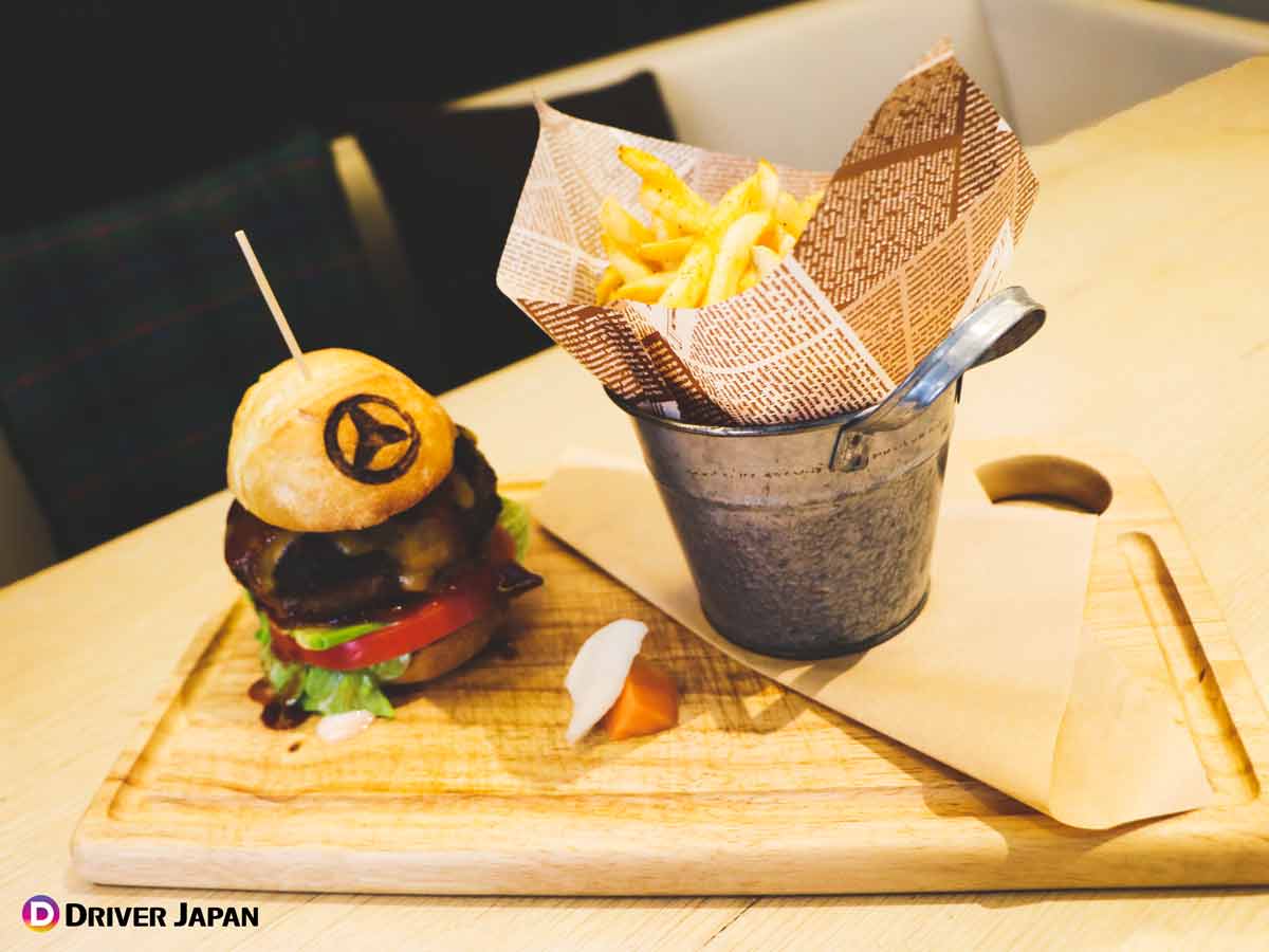 UP STAIRSで注文した和牛100% メルセデスバーガー