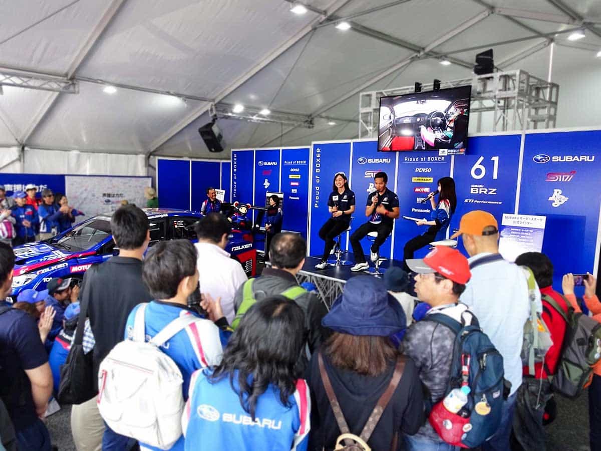 「86/BRZ RACE ドライバートークショー」に集まるSUBARUファン