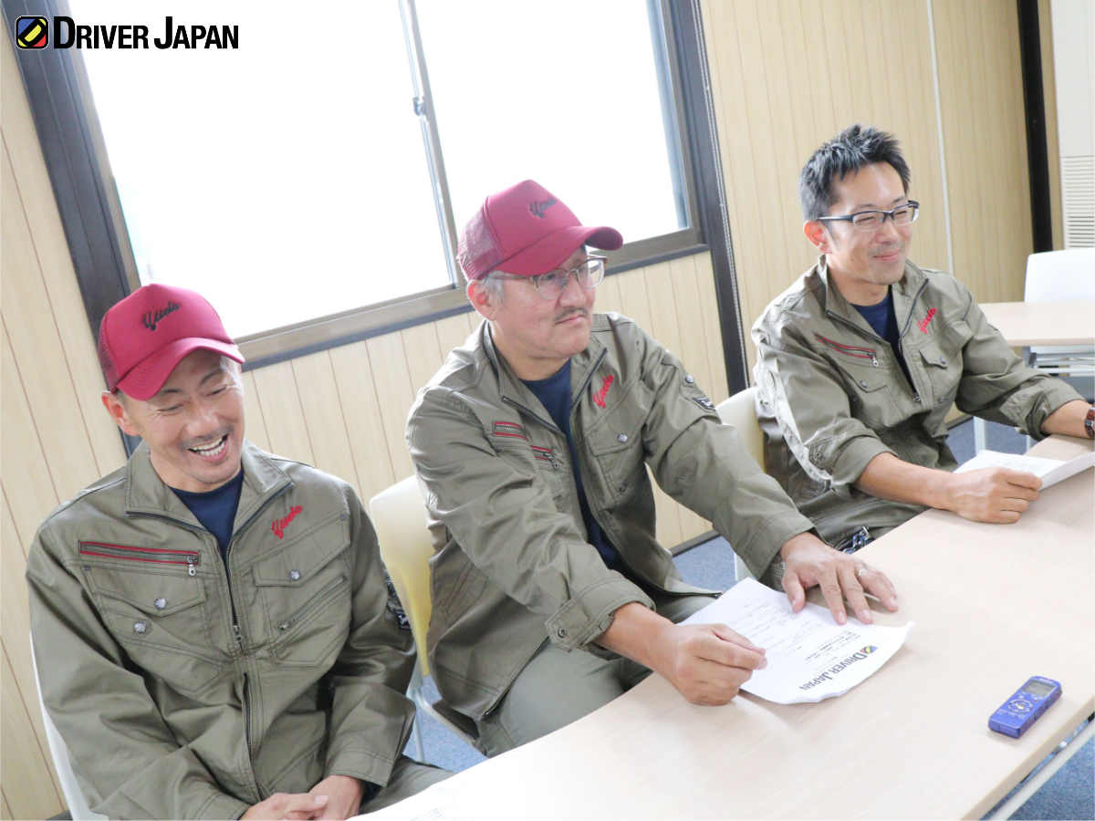 友動運輸のトラック運転手3名