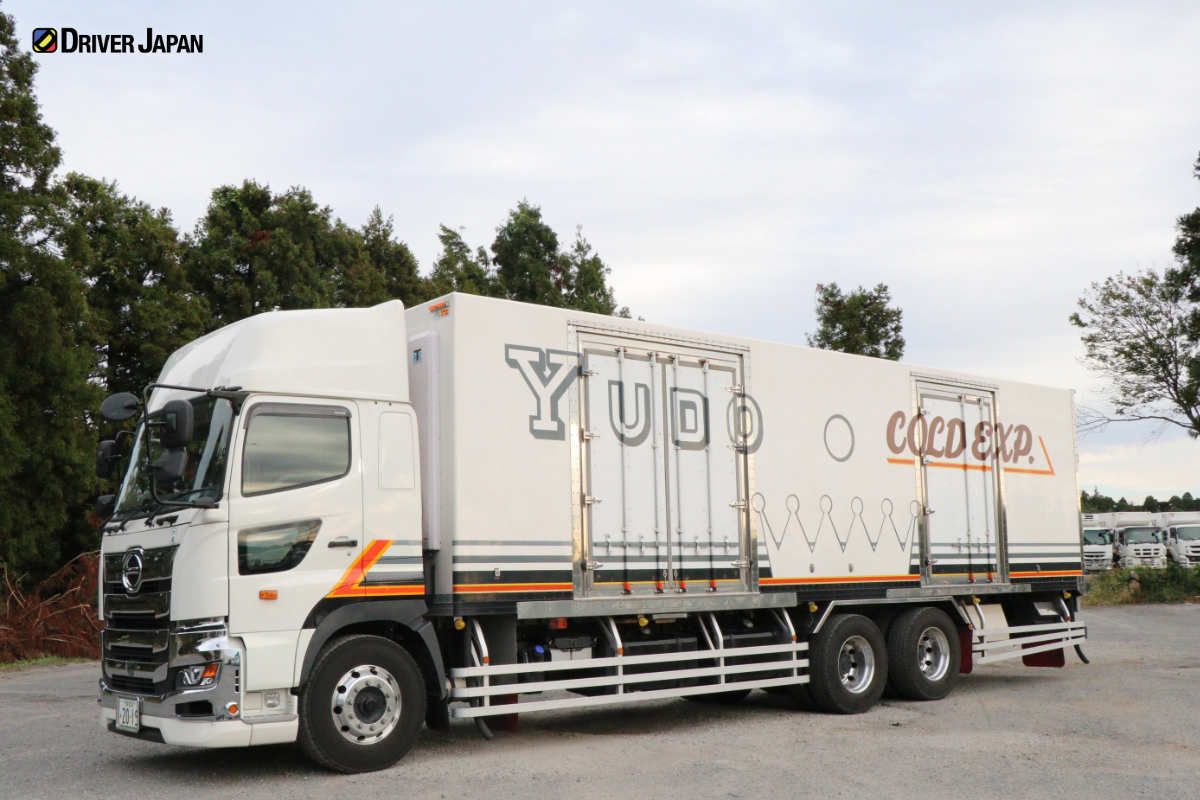 HINO PROFIA(日野プロフィア) 株式会社友動運輸敷地内