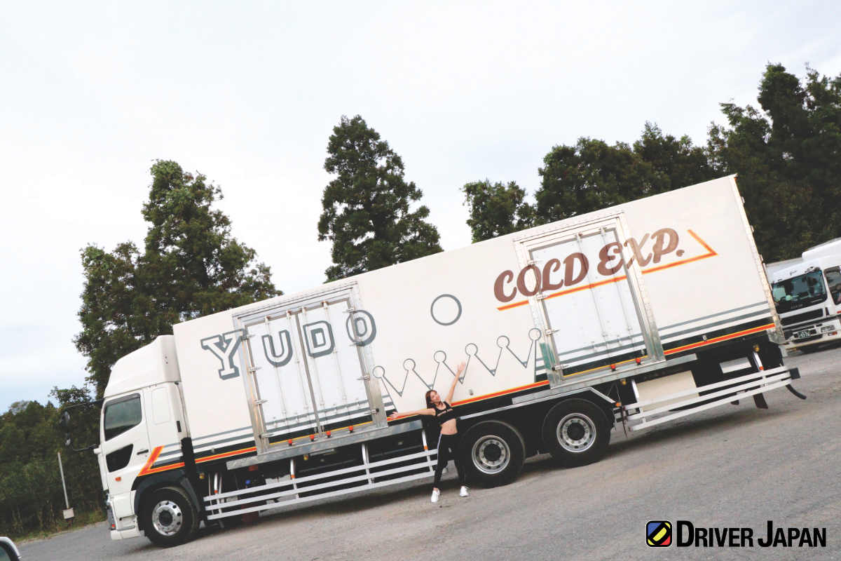 HINO PROFIA(日野プロフィア) 株式会社友動運輸敷地内