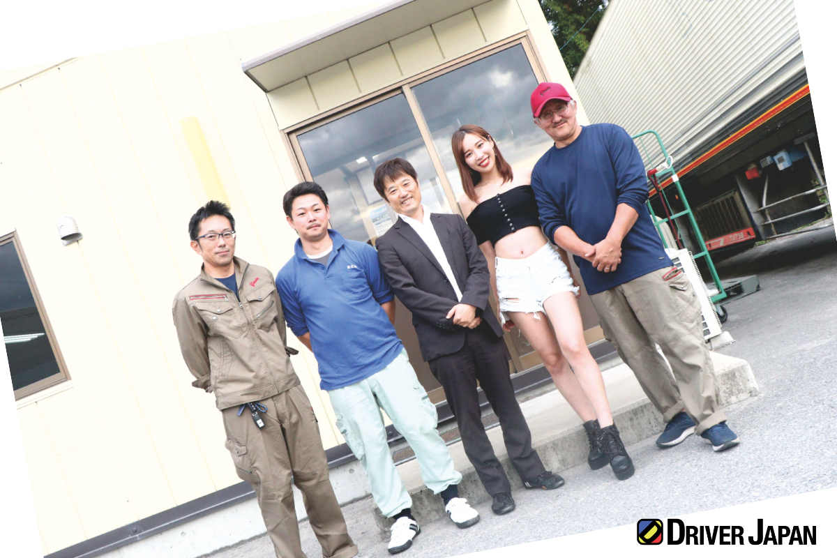 ドライバージャパンガールズのAZUSAと株式会社友動運輸のみなさん