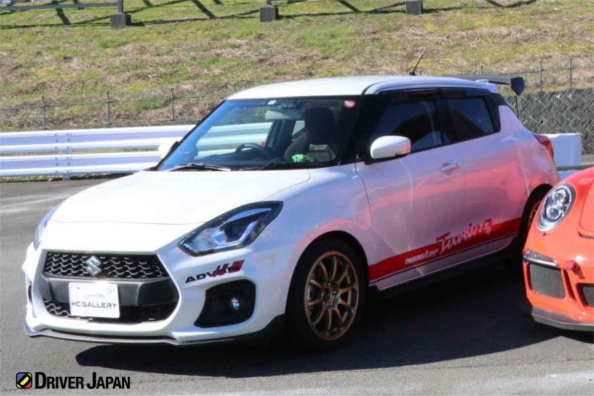 大人の教習所の使用車「スズキ スイフトスポーツ コンプリートカー」