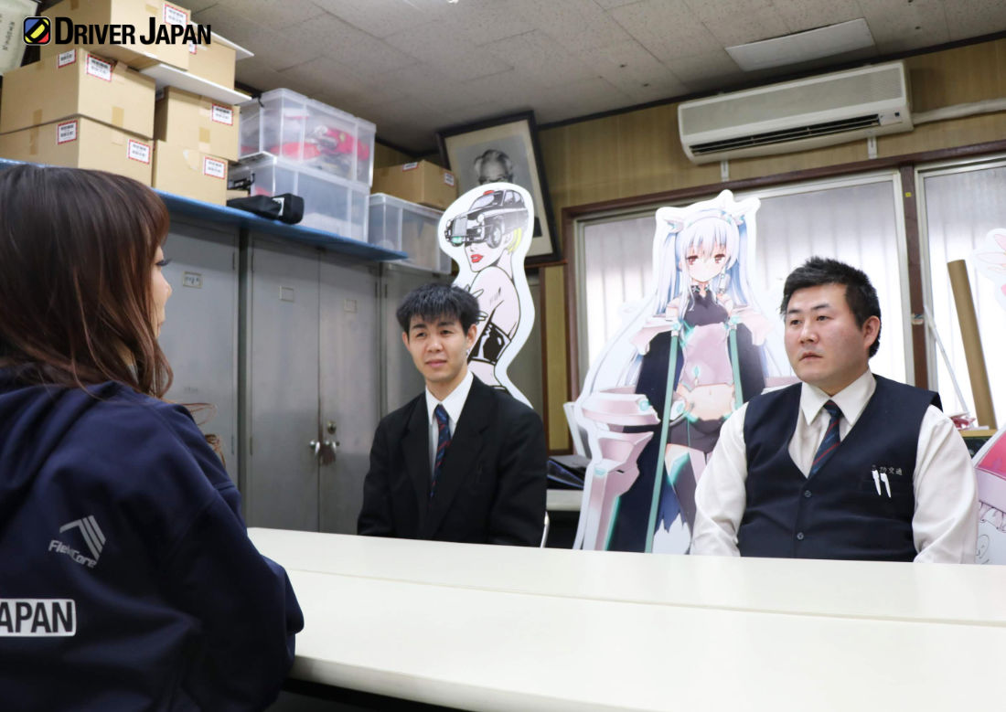 質問に答える互助交通の鈴木さんと平井さん