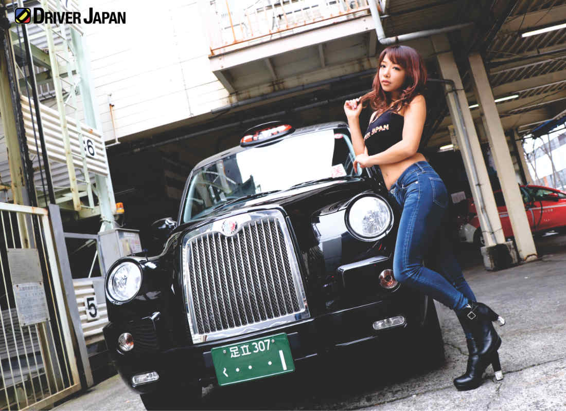 互助交通さんのロンドンタクシー（クリスマスVER）とドライバージャパンガールズのYAYOIちゃん