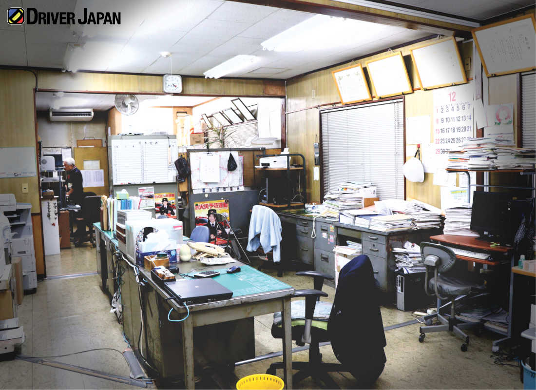 互助交通有限会社のメインフロアー