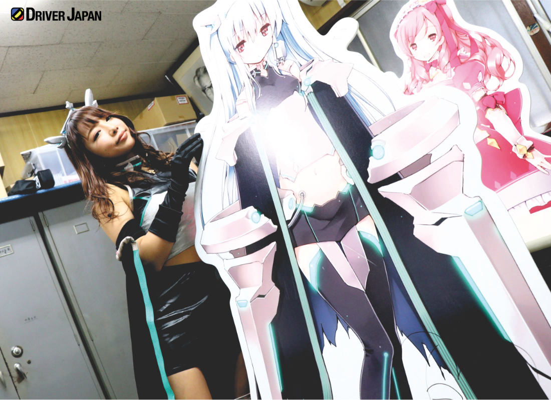 GojoWorldのモコのコスプレ衣装を着るYAYOI