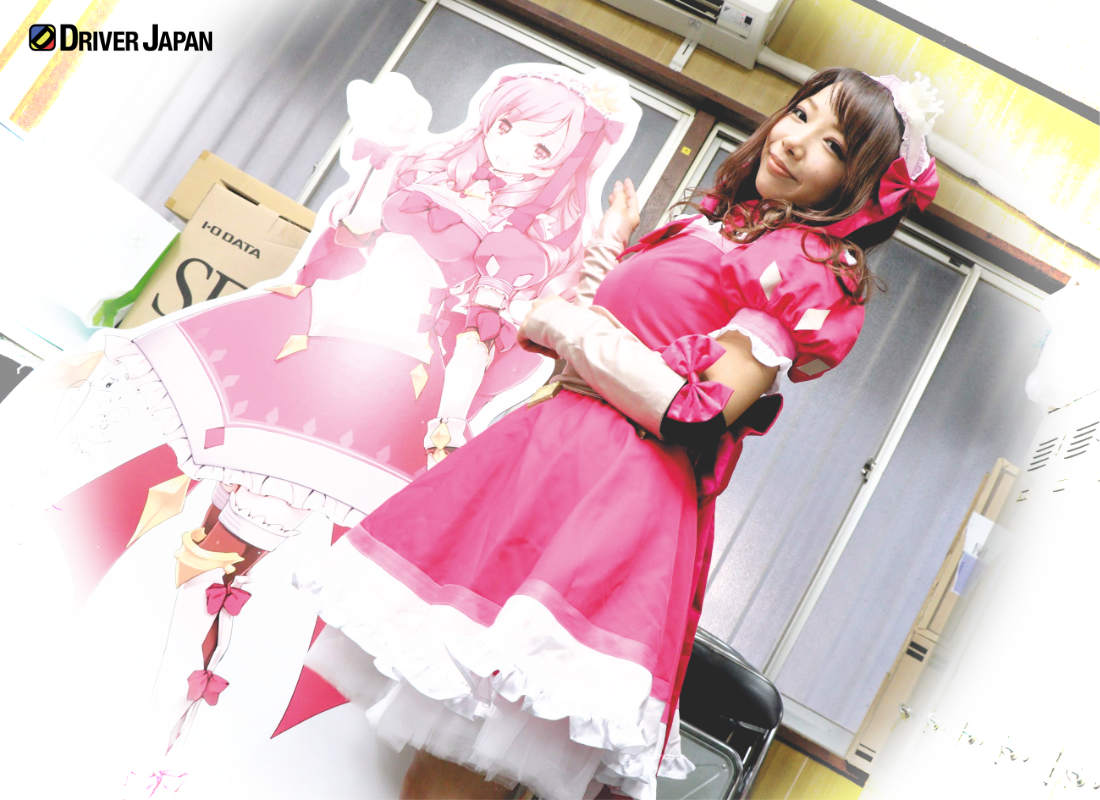 GojoWorldのエミーユのコスプレ衣装を着るYAYOI