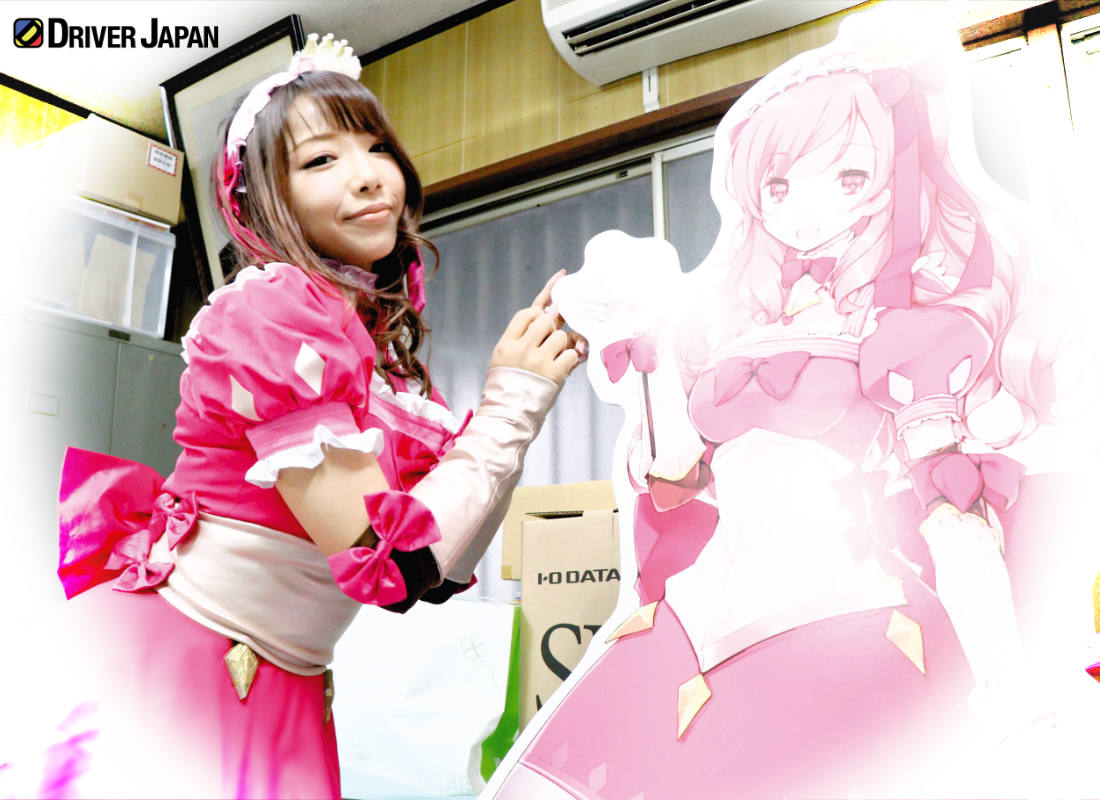 GojoWorldのエミーユのコスプレ衣装を着るYAYOI