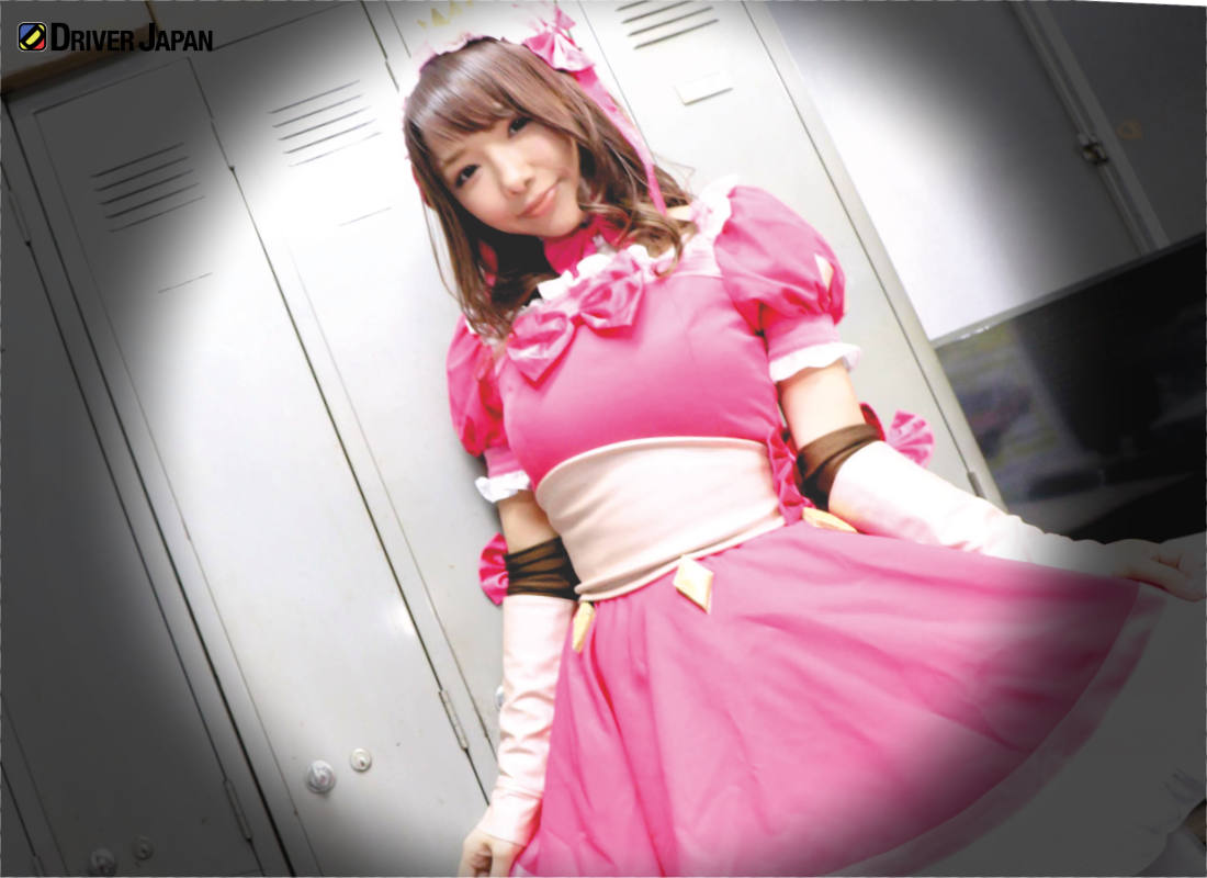 GojoWorldのエミーユのコスプレ衣装を着るYAYOI