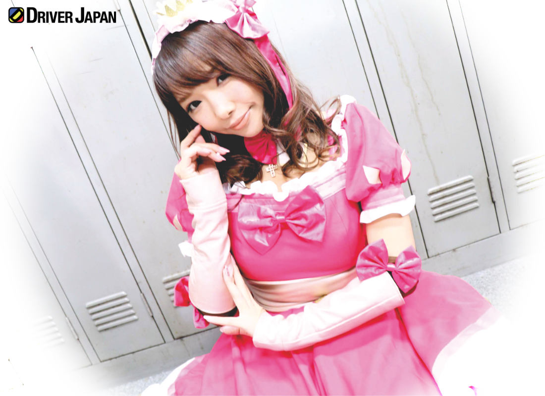 GojoWorldのエミーユのコスプレ衣装を着るYAYOI