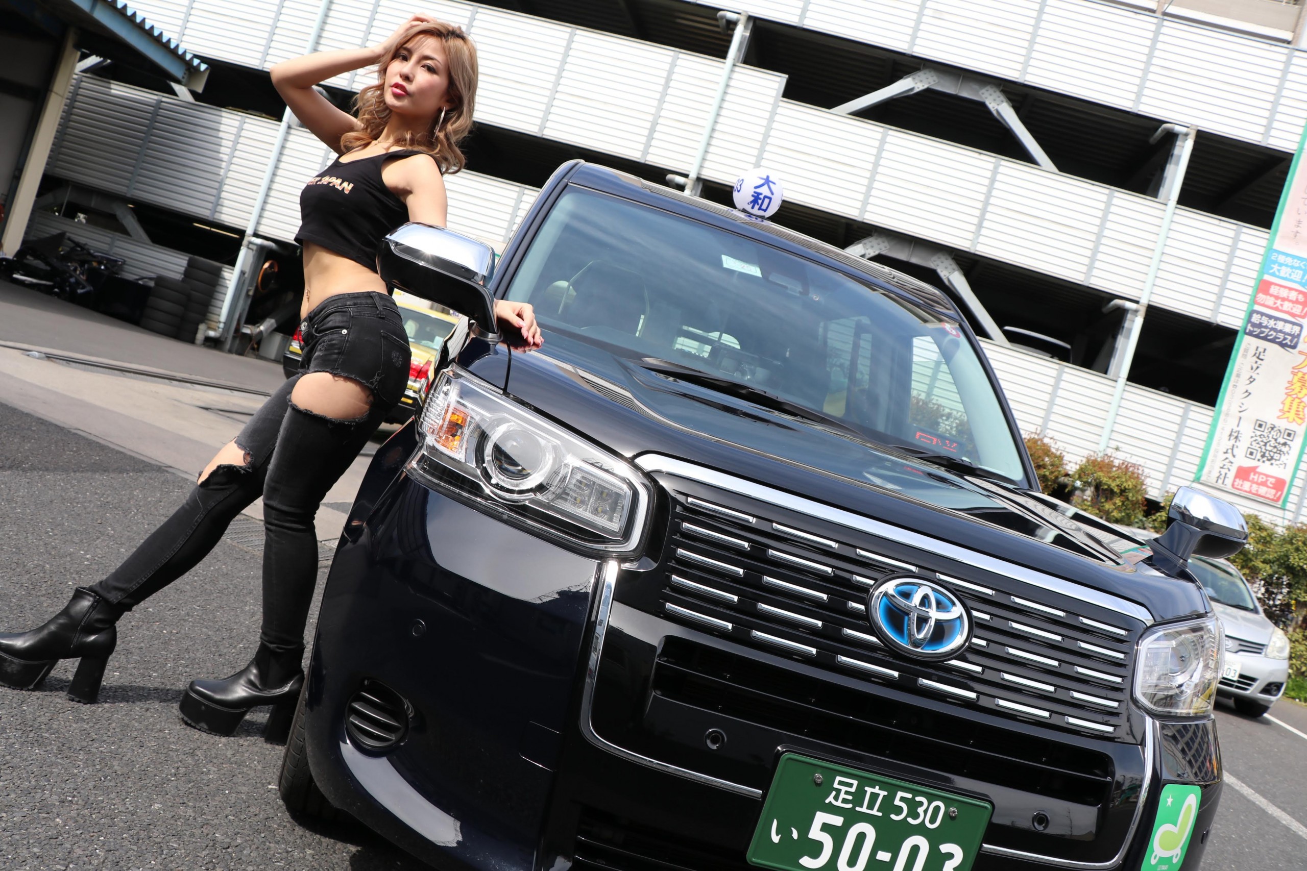 足立タクシーの車両とSUMIKA